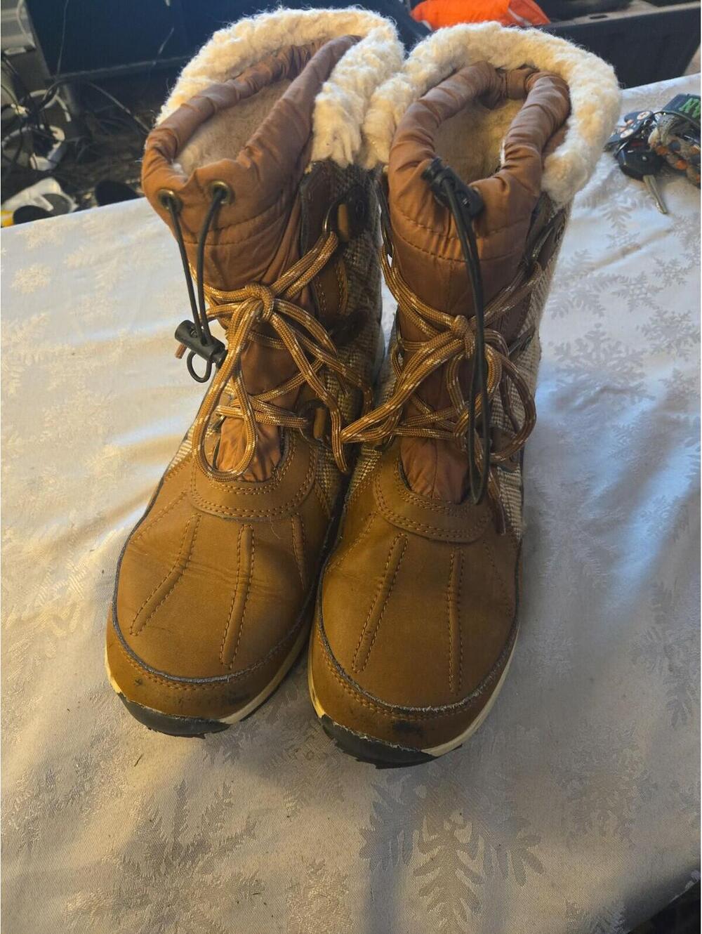 Bearpaw Women's Waterproof Winter Boots Size 10 US